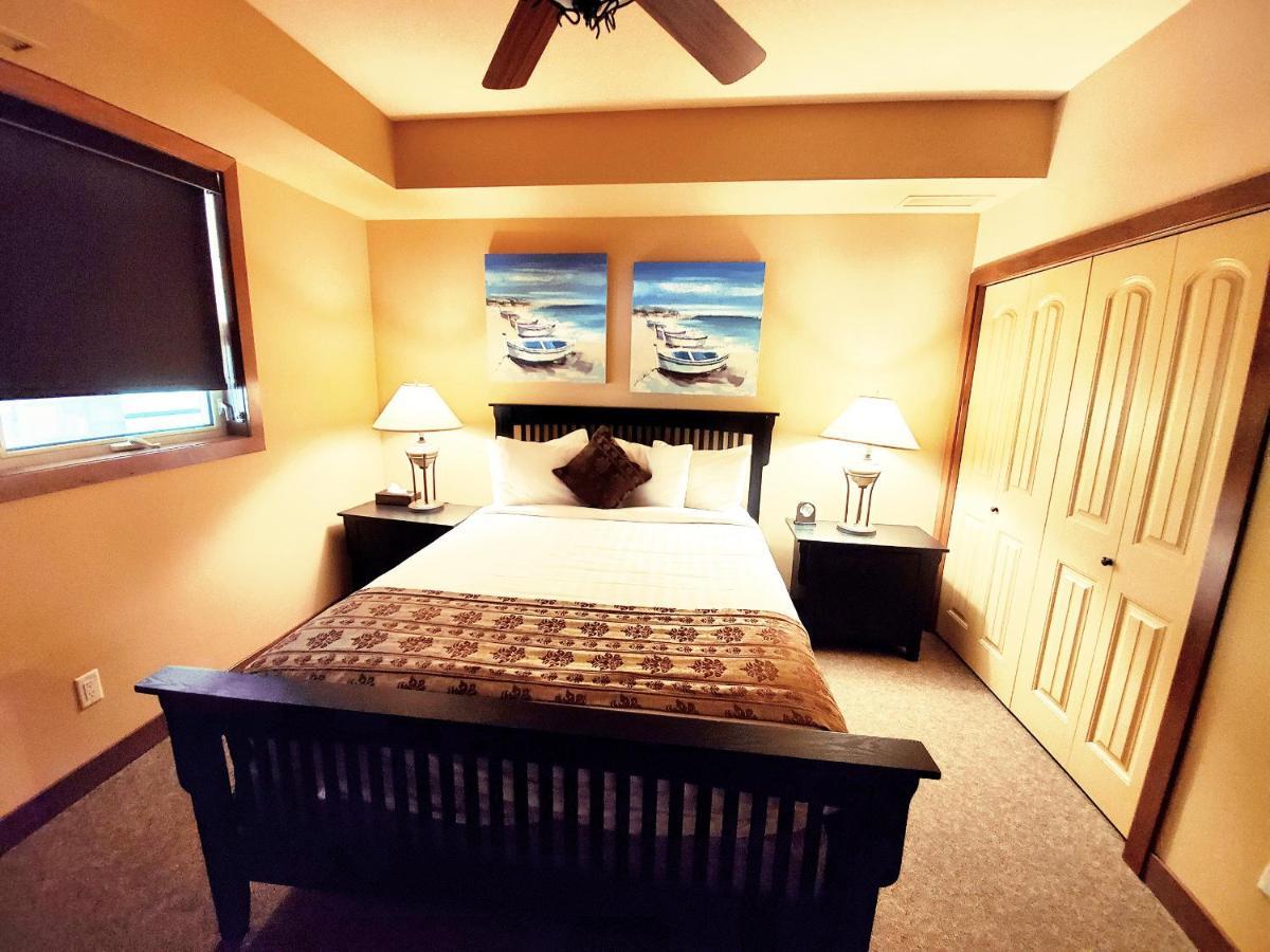 Cozystay Signature Lake Okanagan Resort Келоуна Экстерьер фото