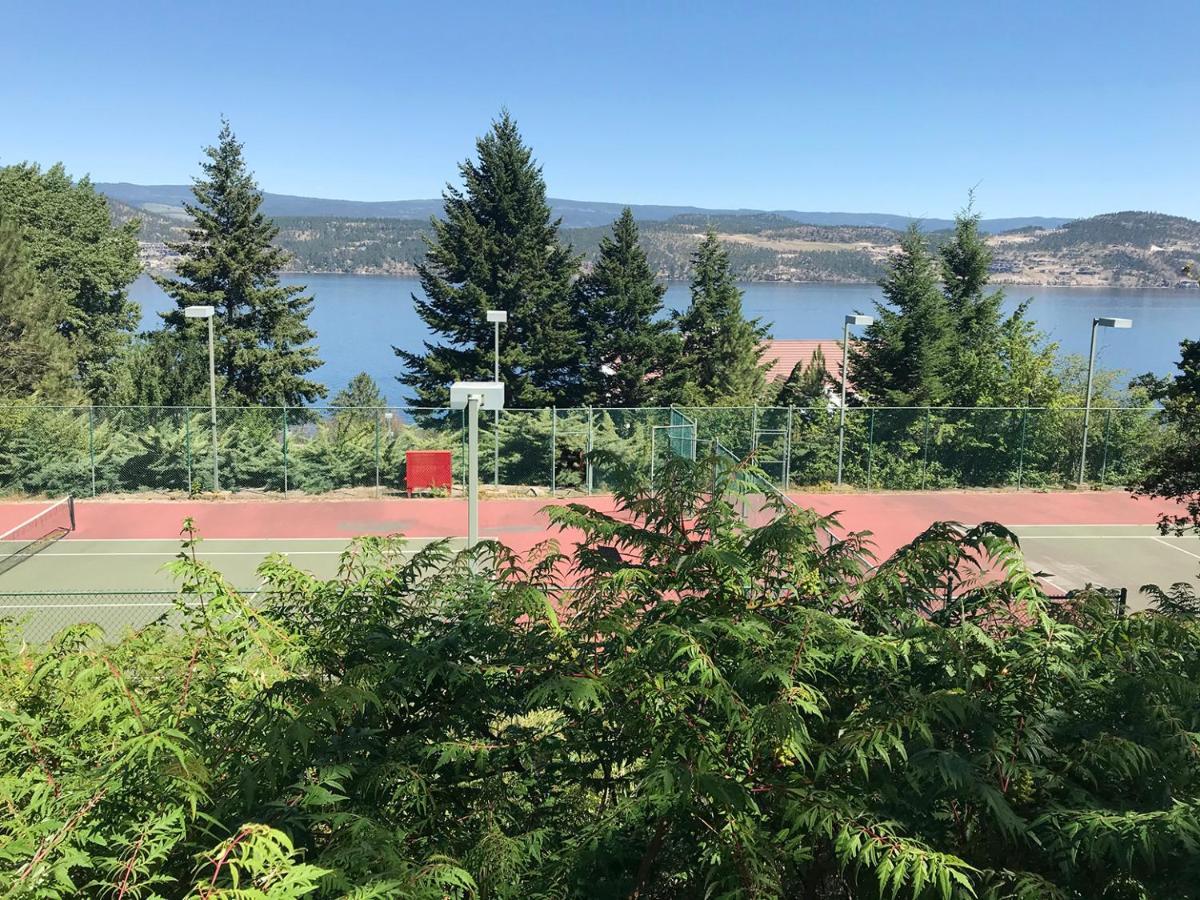 Cozystay Signature Lake Okanagan Resort Келоуна Экстерьер фото