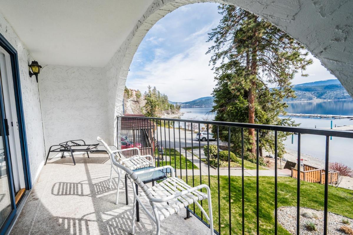 Cozystay Signature Lake Okanagan Resort Келоуна Экстерьер фото