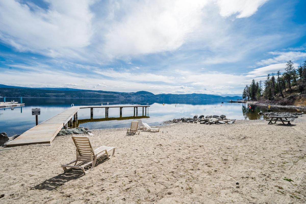 Cozystay Signature Lake Okanagan Resort Келоуна Экстерьер фото