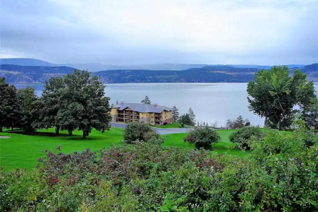 Cozystay Signature Lake Okanagan Resort Келоуна Экстерьер фото