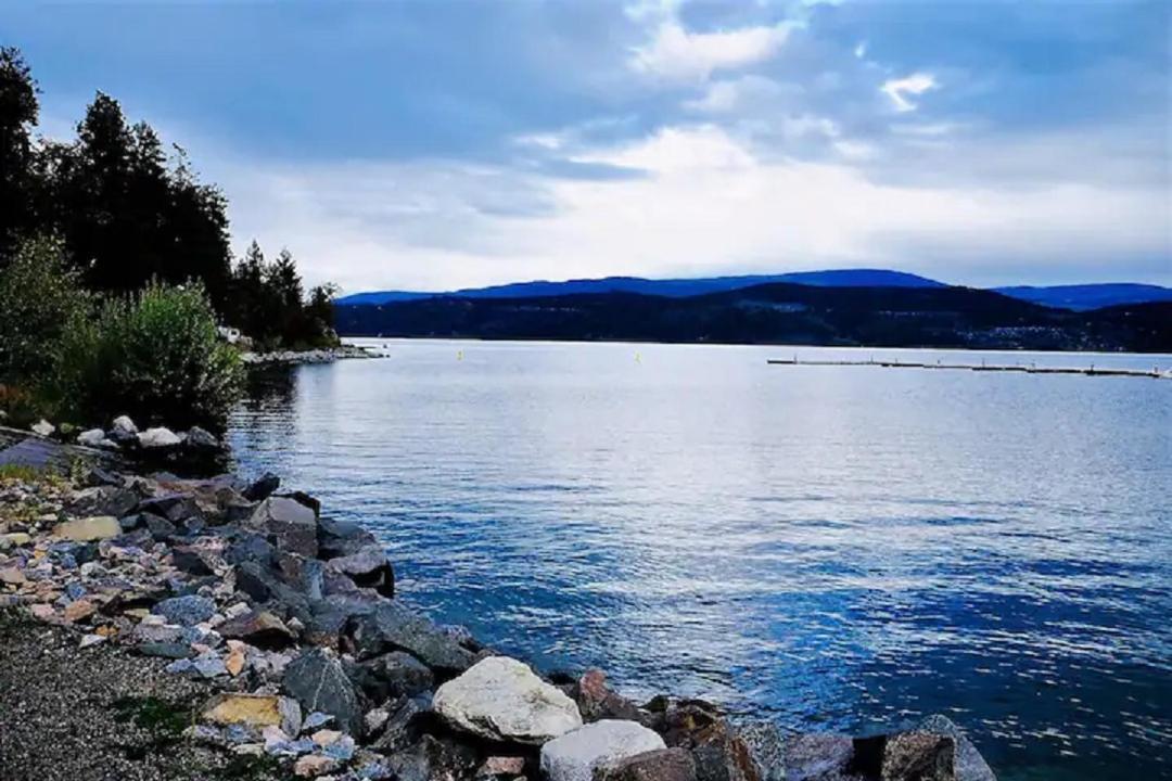 Cozystay Signature Lake Okanagan Resort Келоуна Экстерьер фото