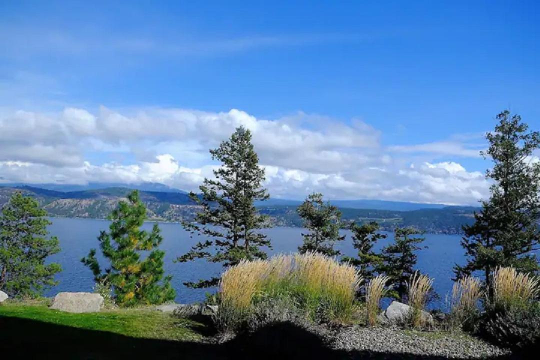Cozystay Signature Lake Okanagan Resort Келоуна Экстерьер фото