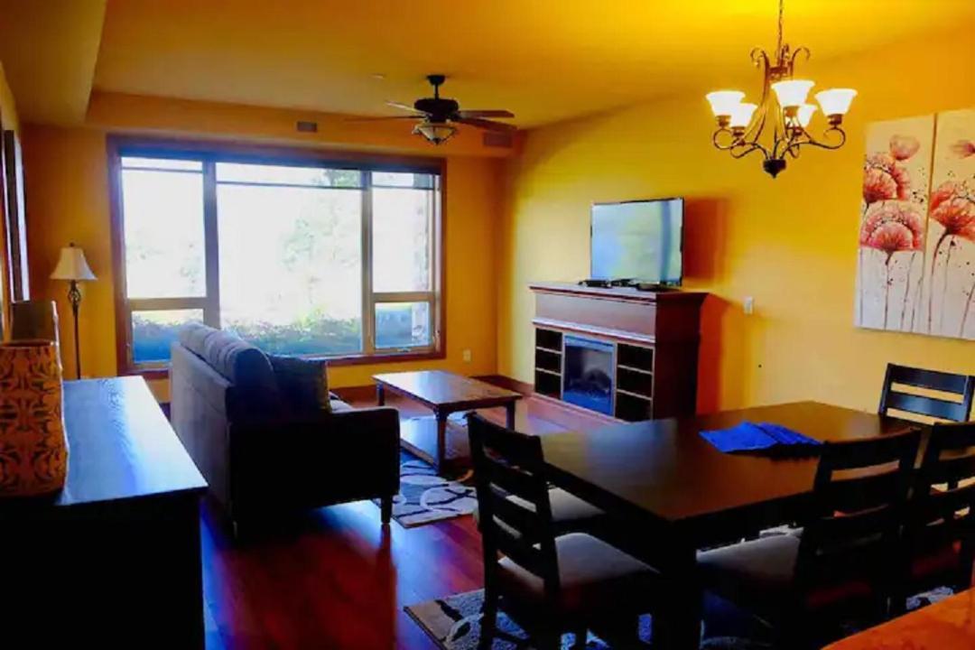 Cozystay Signature Lake Okanagan Resort Келоуна Экстерьер фото