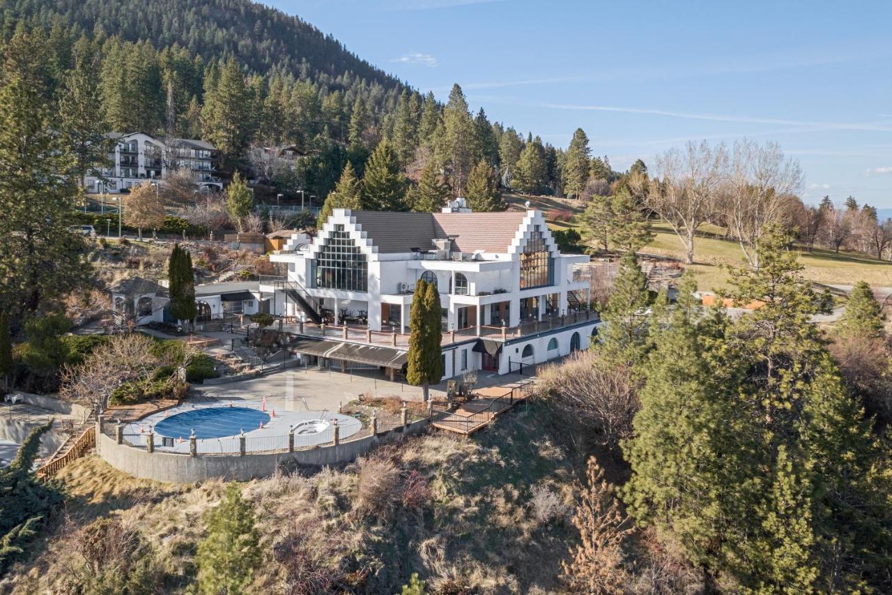 Cozystay Signature Lake Okanagan Resort Келоуна Экстерьер фото